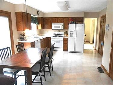 4th image of 581 Brittany Ct