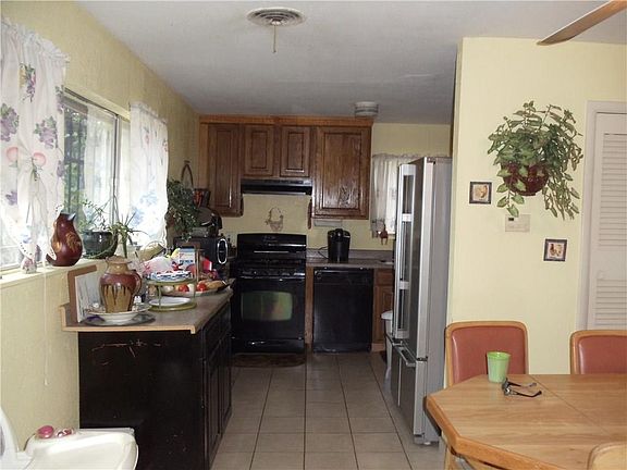 3rd image of 1037 Cole Ct
