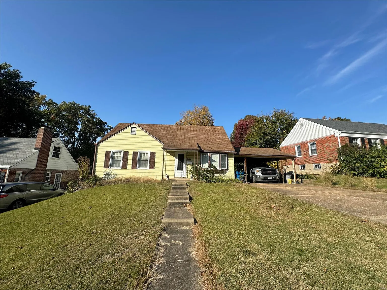 7065 Foxcroft Dr photo 1