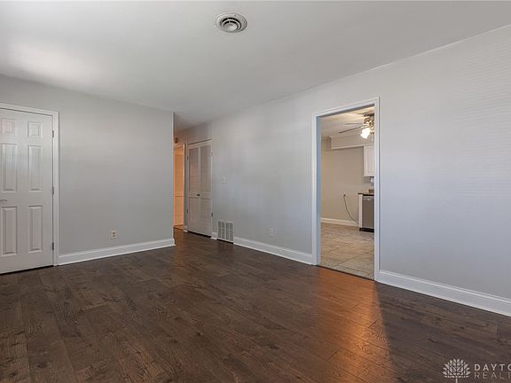 3rd image of 2580 N Aragon Ave
