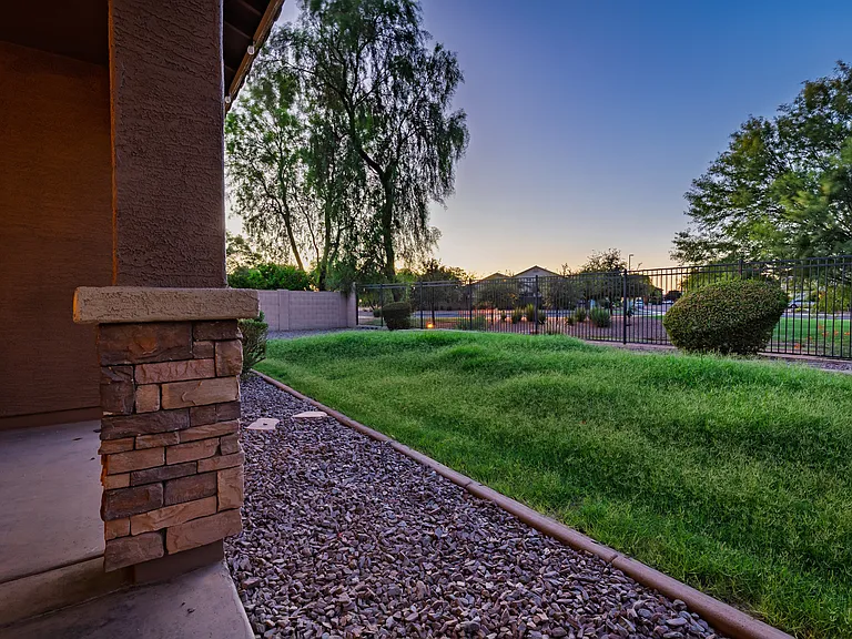 562 E Janet Way — Photo 30