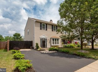 1114 School House Ln, Quakertown, PA 18951
