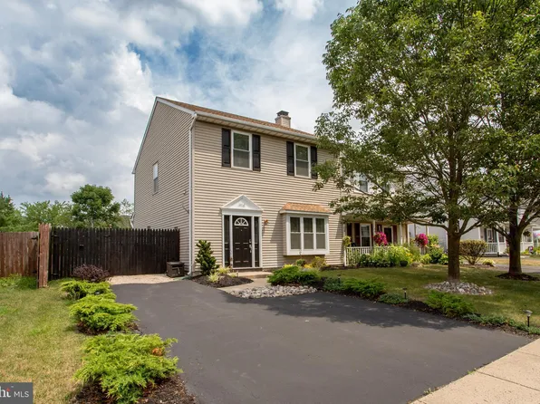 1114 School House Ln, Quakertown, PA 18951