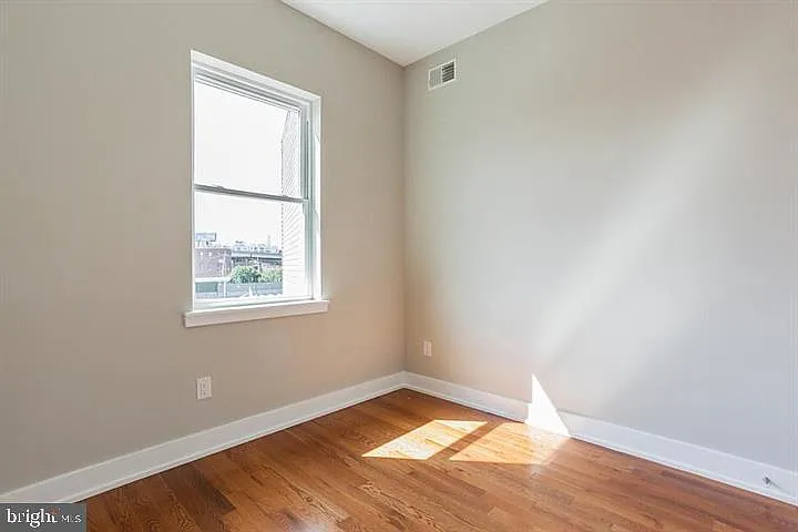 146 W Wildey St — Photo 13
