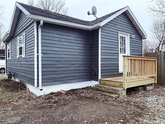 2nd image of 2555 Bushnell Ave