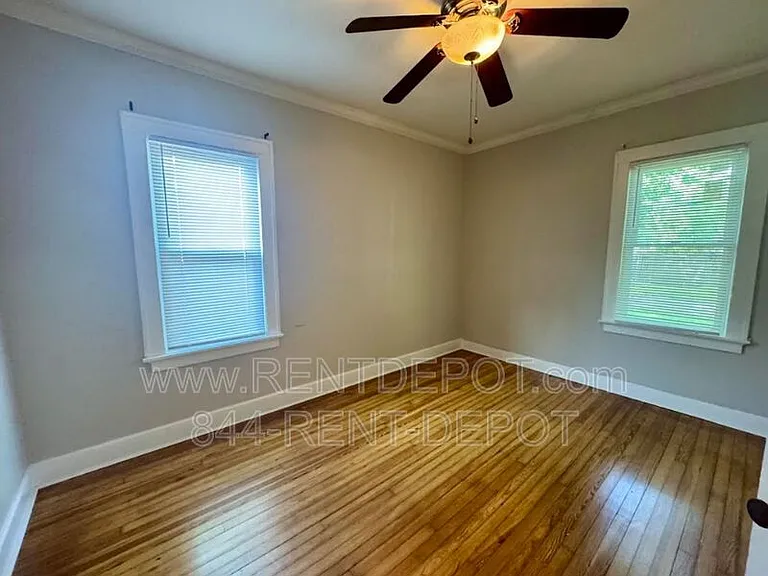1016 Marshall Ave — Photo 5