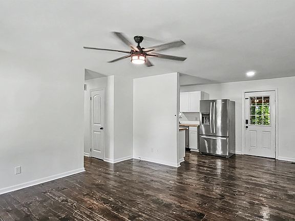 3rd image of 1260 Lakewood Dr E