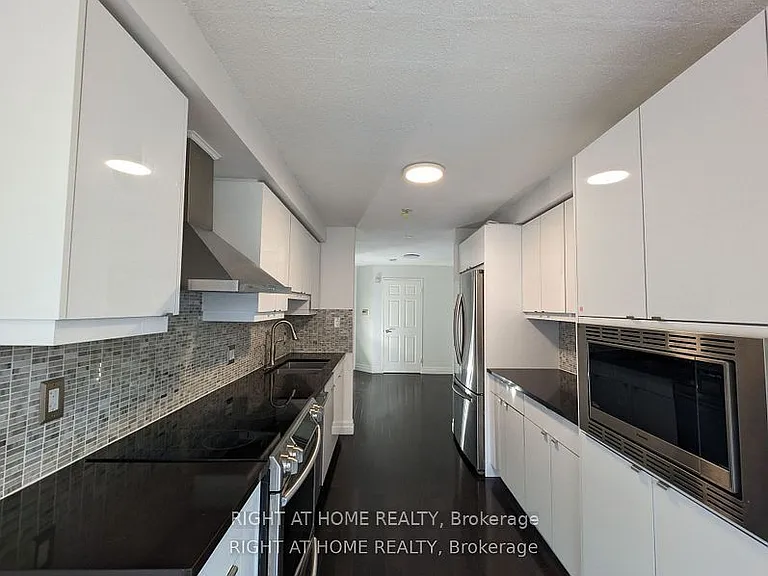 280 Simcoe St #807 — Photo 10