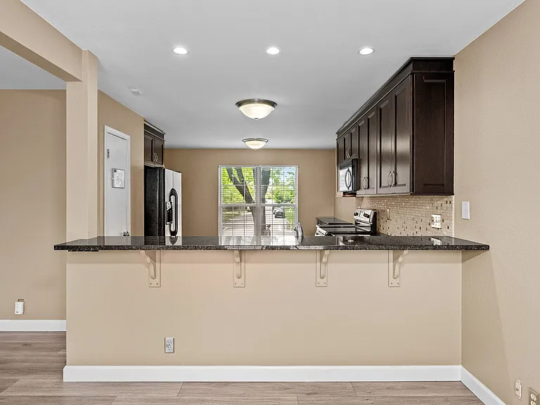 2700 Perry St — Photo 36