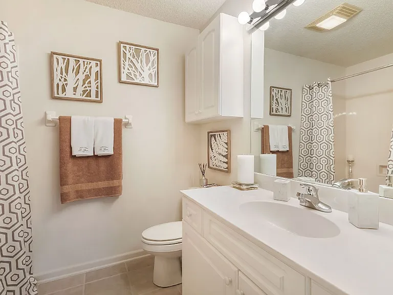 Lakes of Chateau Estates North — Photo 11