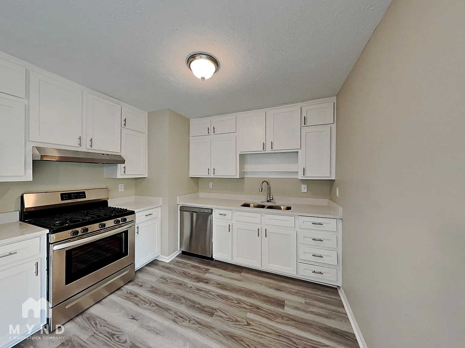 3 bed, 2.0 bath, 1002 sqft, $1,775 — Photo 2