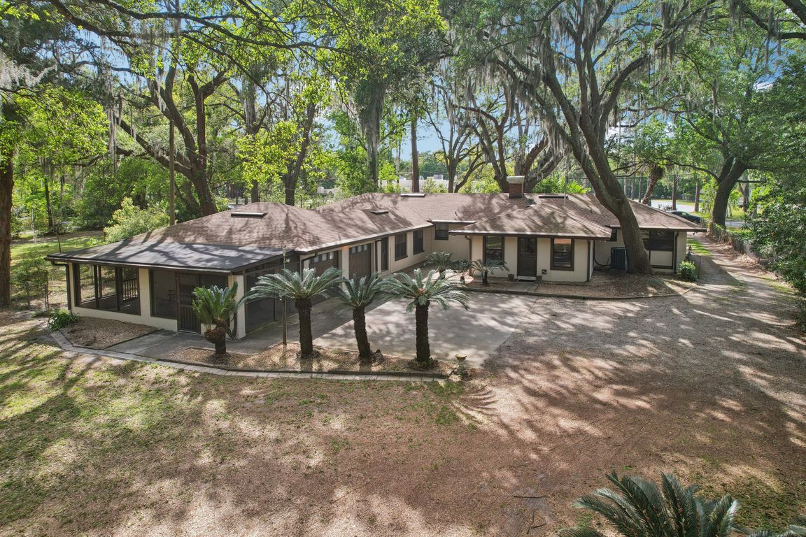 Parental Home Rd-S3103-058.jpg