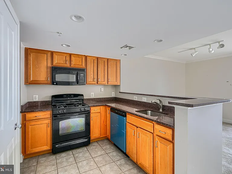 414 Water St #1404 — Photo 12
