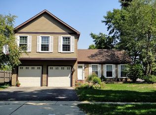 1901 Clydesdale Dr, Wheaton, IL