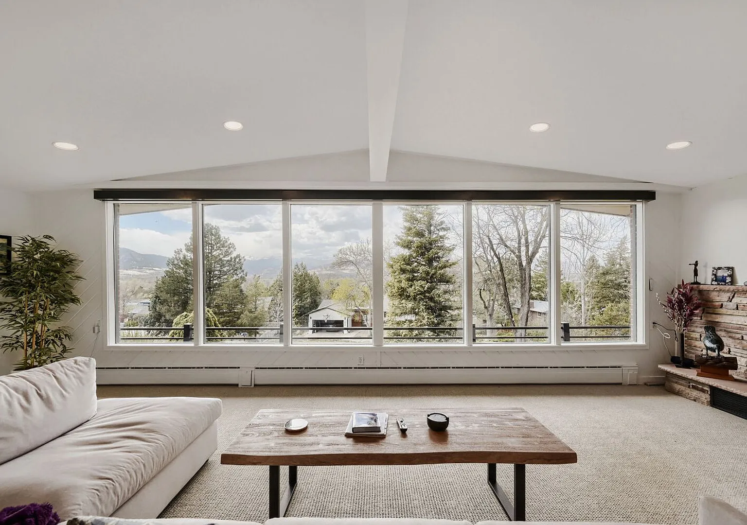 Panoramic Peaks and Ultimate Boulder Retreat — Photo 1