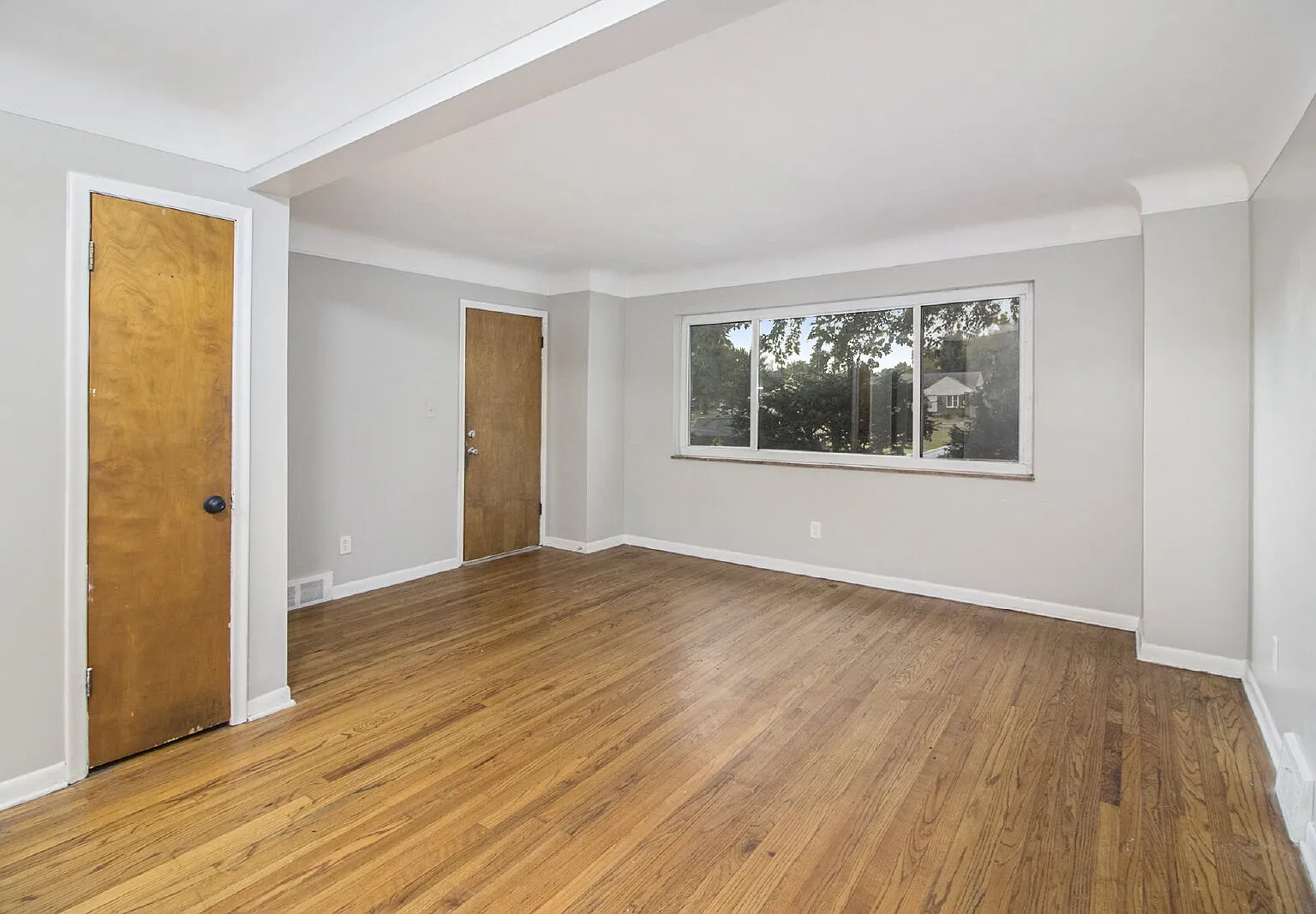 2 bed, 1.0 bath, 850 sqft, $1,050 — Photo 4