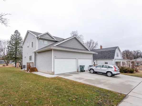 214-216 N Francis St, Cedar Falls, IA 50613