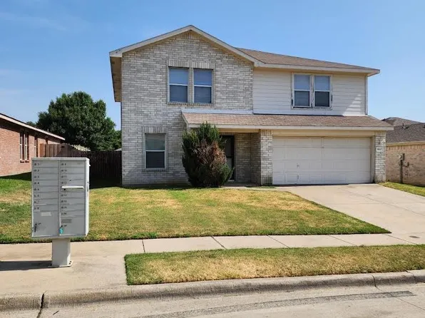 8017 Hidden Oaks Dr, Fort Worth, TX 76120