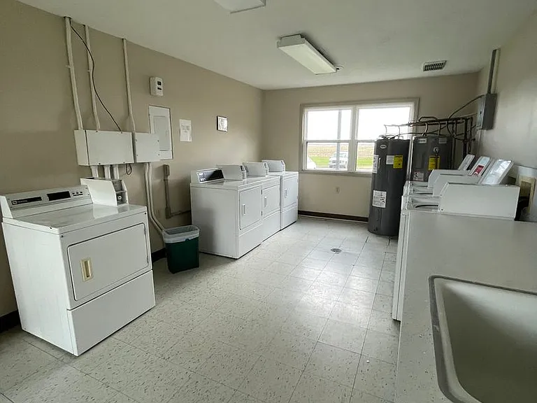 815 W. Columbia — Photo 11