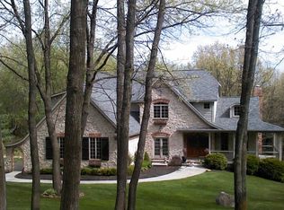 12137 Macintosh Dr, Fenton, MI 48430