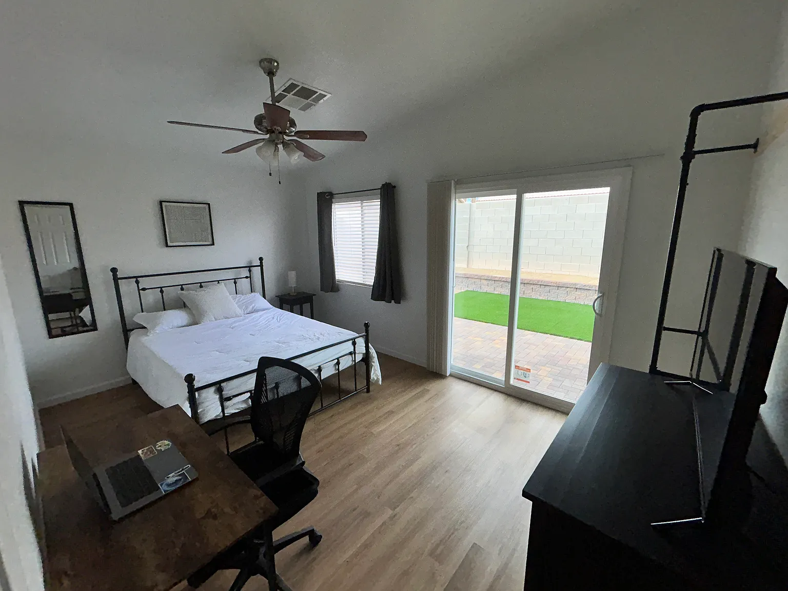 1 bed, 1484 sqft, $900 — Photo 1