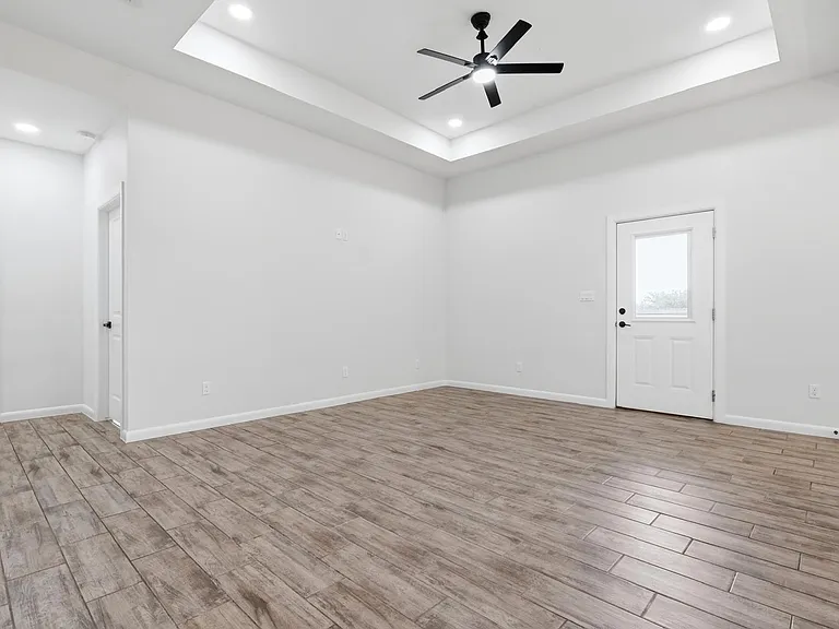 208 Faith Dr — Photo 7