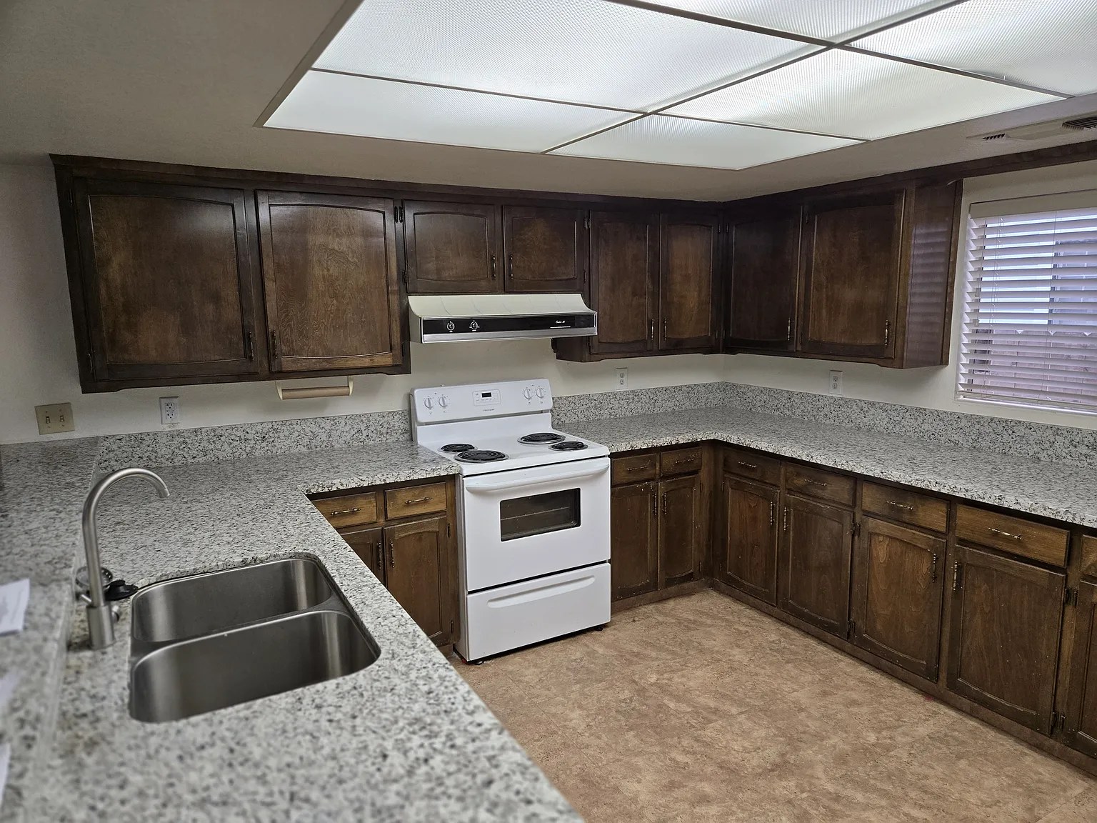 3 bed, 1870 sqft, $2,100 — Photo 4