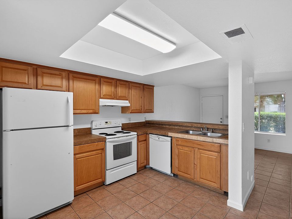 1st image of 19601 N 7th St Unit 1095