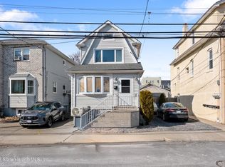 61 Robin Rd, Staten Island, NY 10305