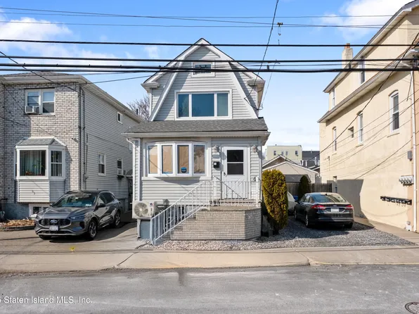 61 Robin Rd, Staten Island, NY 10305