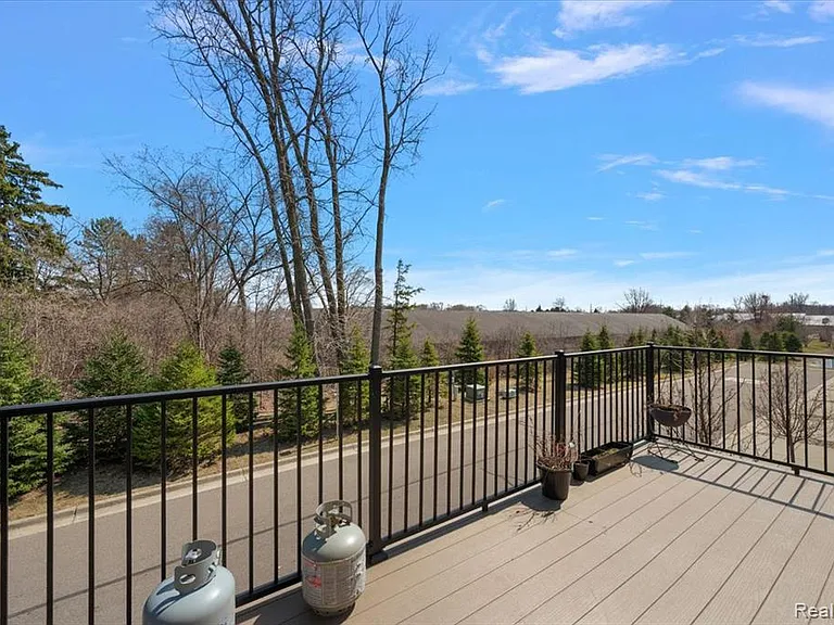 2877 Hartwick Dr — Photo 24
