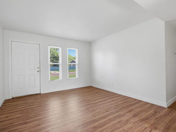112 Redwood Rd, Columbia, MO 65203