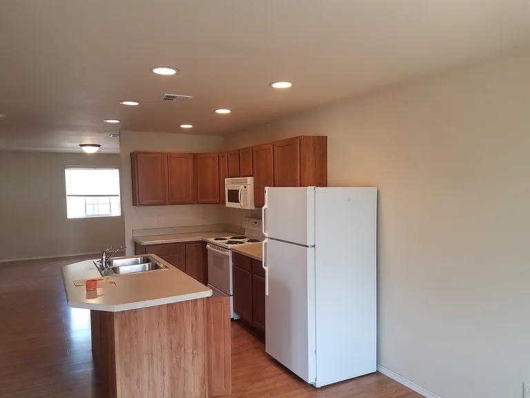 21 W Evergreen Dr — Photo 12