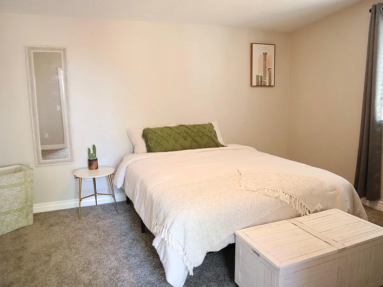 437 E Kelso St — Photo 2