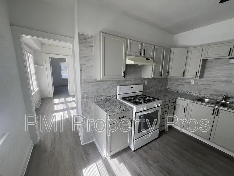 3284 N 30th St — Photo 33