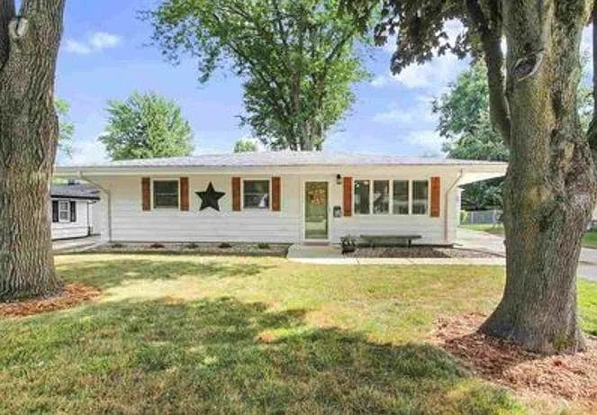 1109 Julienne Dr photo 1