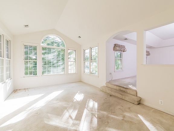 4th image of 7213 Montview Ct