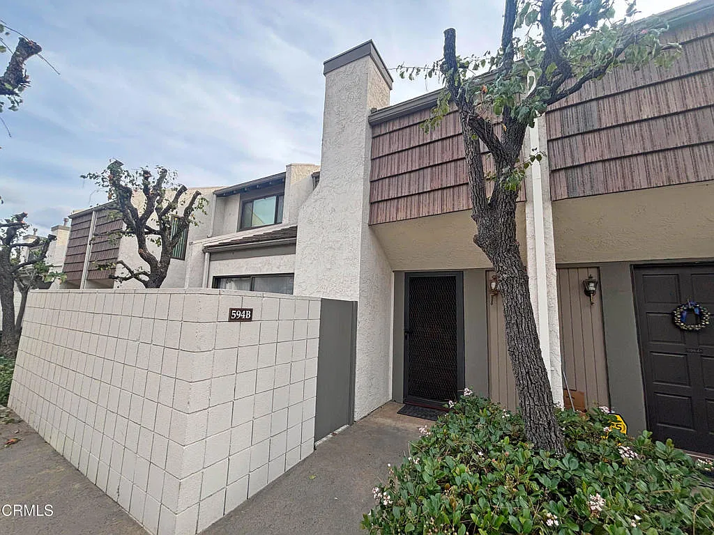 3 bed, 3.0 bath, 1382 sqft, $3,400 — Photo 2