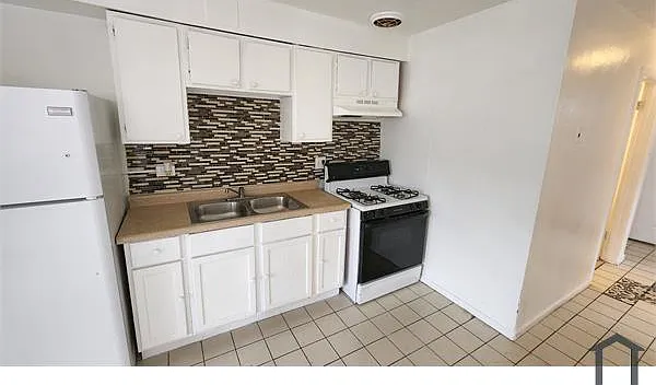 2121 Williamsburg Dr #302 — Photo 13