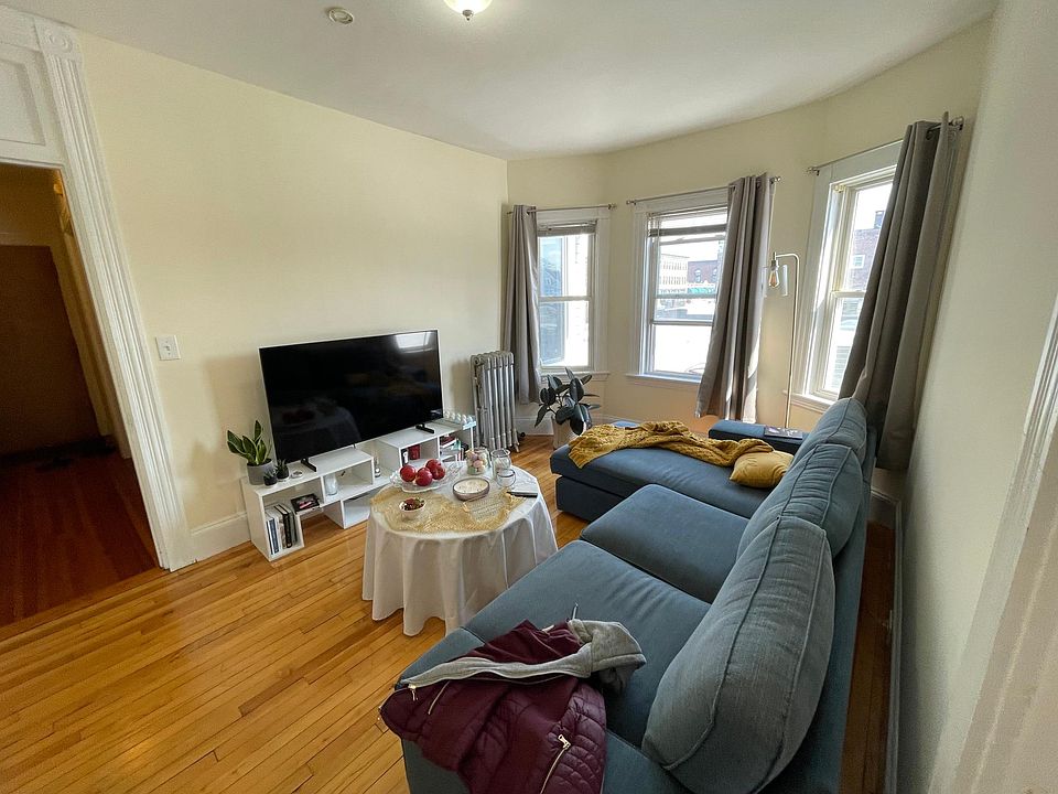 1st image of 382 Washington St #4