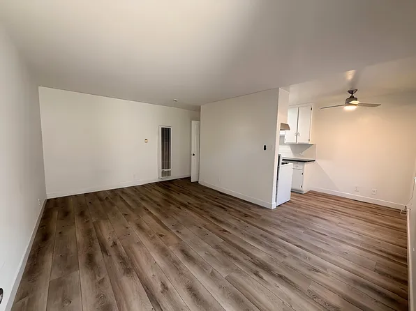 11936 Grevillea Ave APT B, Hawthorne, CA 90250