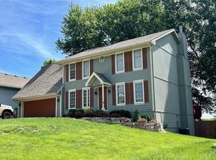 930 Stonecrest Dr, Lansing, KS 66043