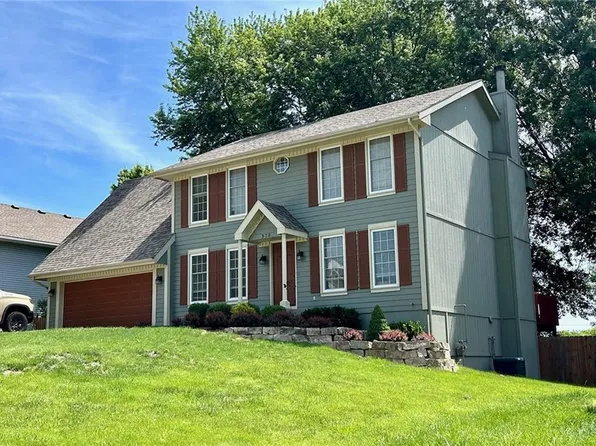 930 Stonecrest Dr, Lansing, KS 66043