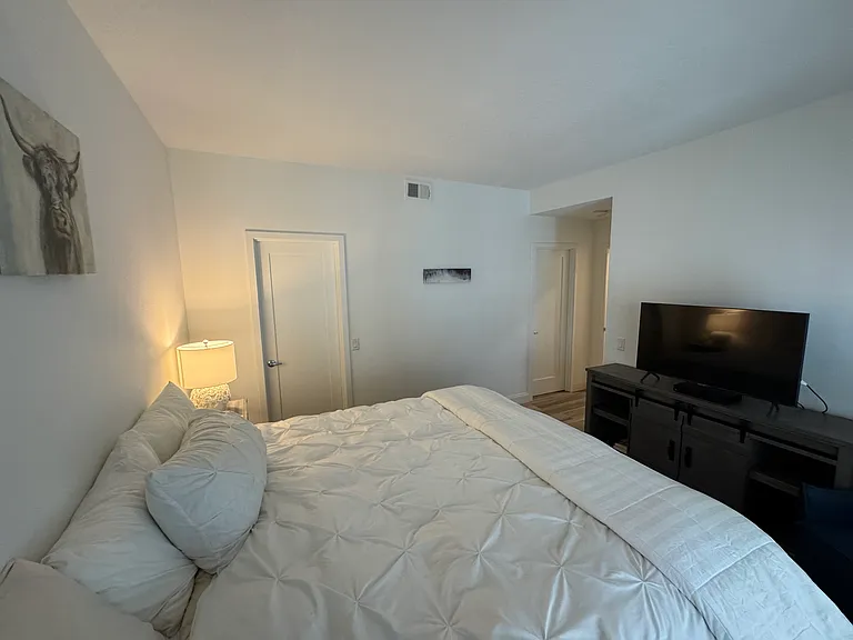 289 Vista Royale Cir W — Photo 20