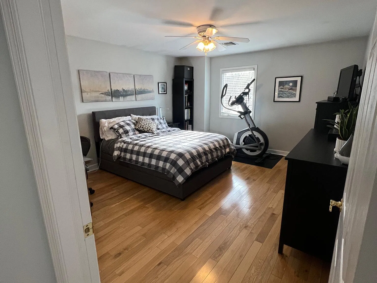 2 bed, 1000 sqft, $2,600 — Photo 4
