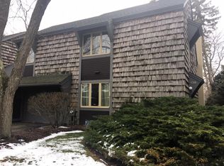 138 Lakefield Ct, Racine, WI 53402