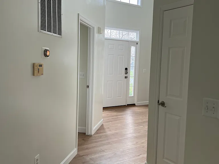 402 Sawgrass Dr — Photo 8