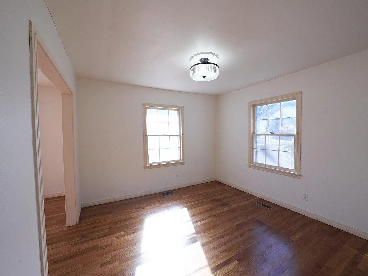 3 bed, 2000 sqft, $1,600 — Photo 3