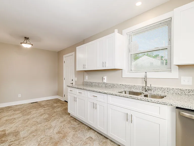 2215 Dresden St — Photo 19