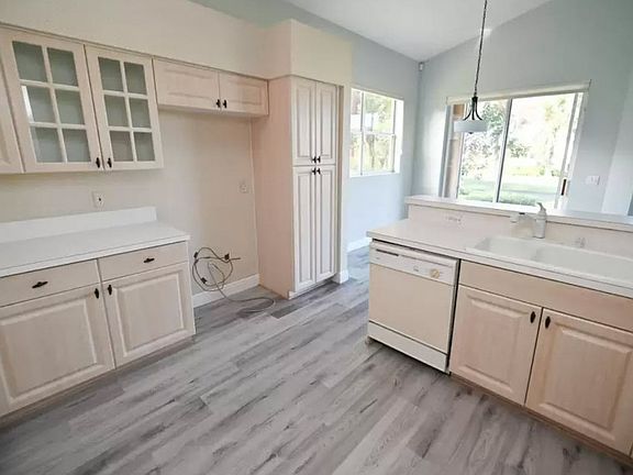 2nd image of 6911 Cairnwell Dr